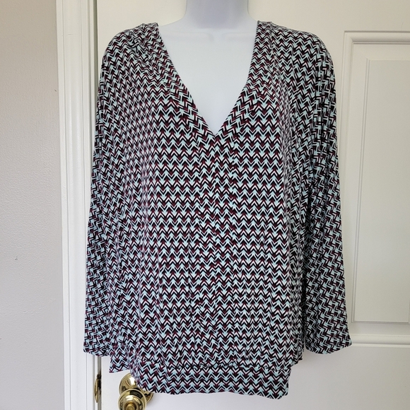 Lot Pair Of 2 Venus Long Sleeve Blouses V Neck Floral Geometric Print Medium - Picture 5 of 9